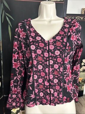 Apostrophe Black Top with Pink Floral Print and V-Neck